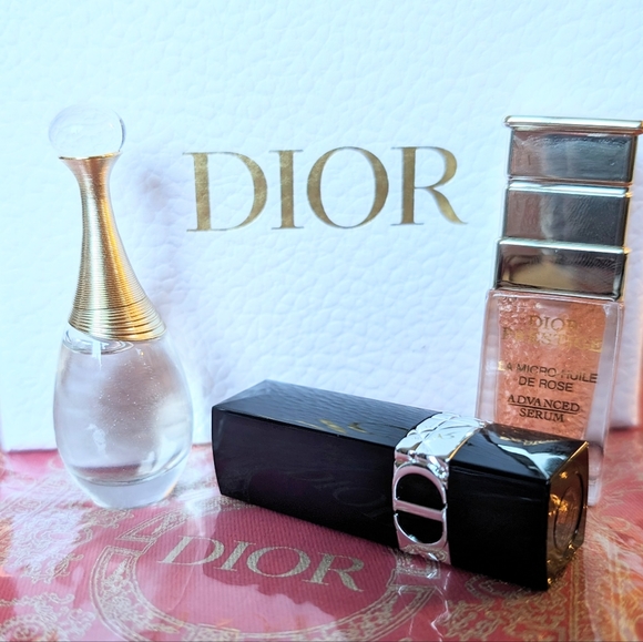Dior Gift Set with Lunar Pouch & Card - Picture 6 of 11